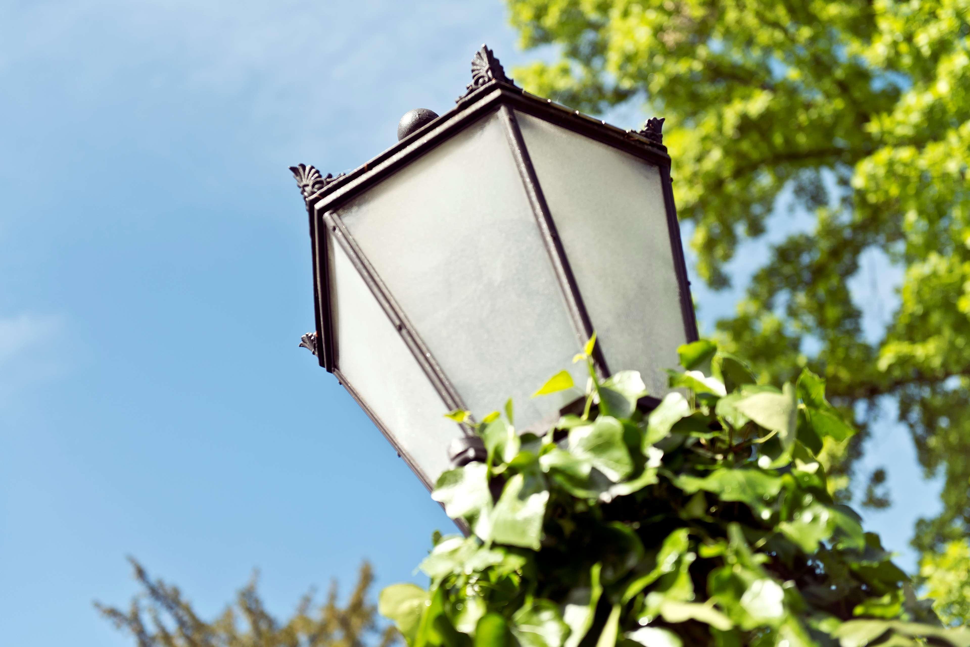Badischer Hof Baden-Baden - Leonardo Limited Edition Kültér fotó A street light in the city