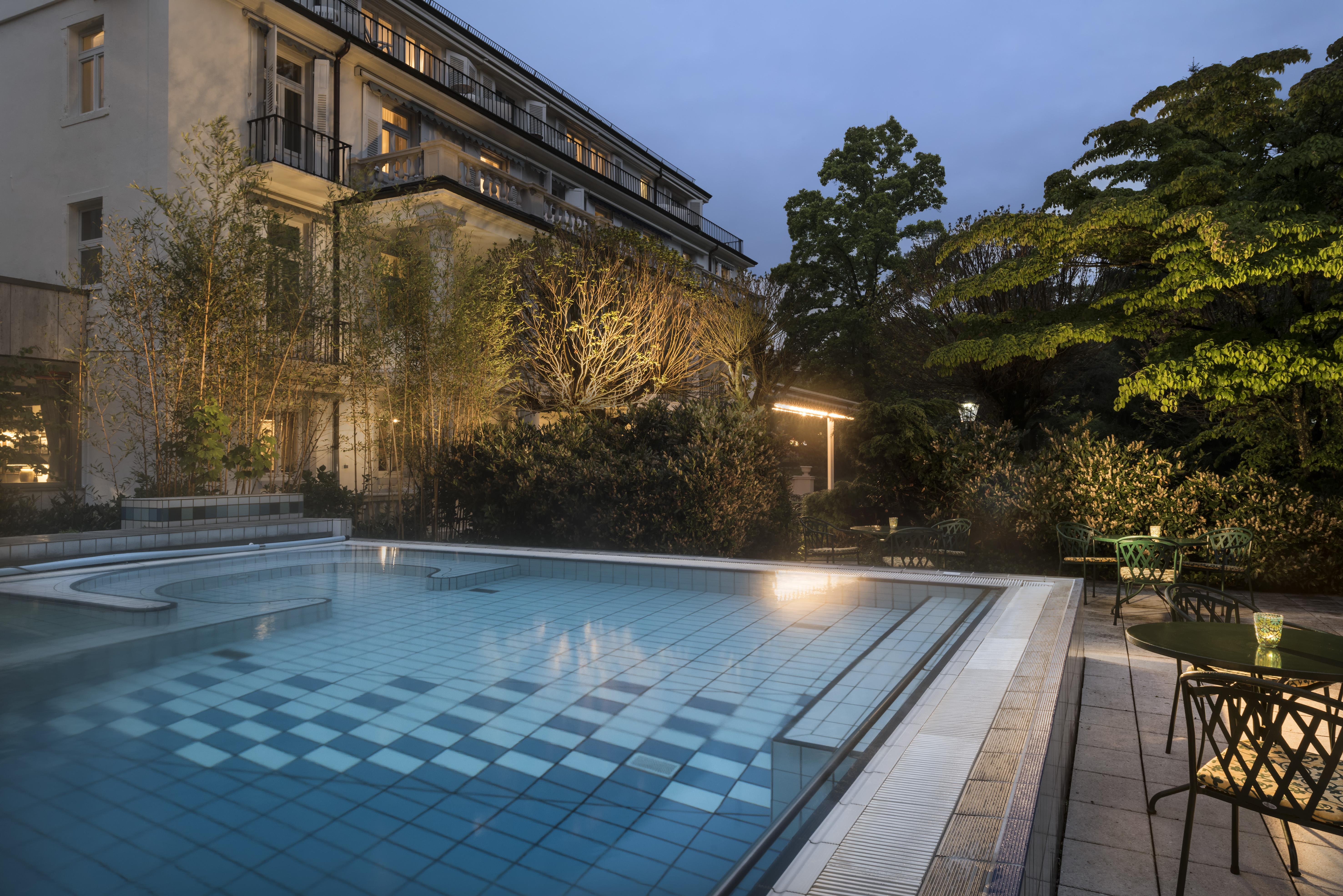 Badischer Hof Baden-Baden - Leonardo Limited Edition Létesítmények fotó The swimming pool at the hotel